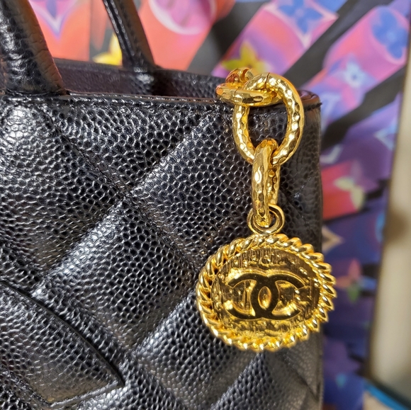 Authentic chanel medallion caviar - Picture 2 of 15